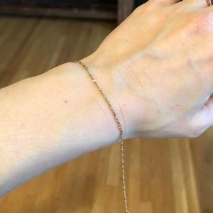 Gold bracelet - 7 inches